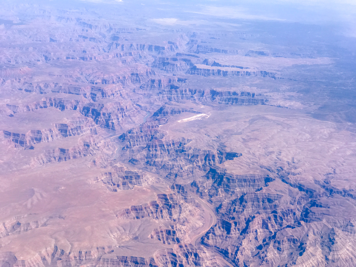 Vista dall'aereo. Credo il Colorado che attraversa un qualche canyon